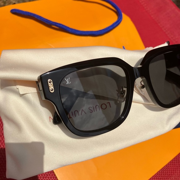 New* Louis Vuitton Sunglasses - Picture 2 of 7